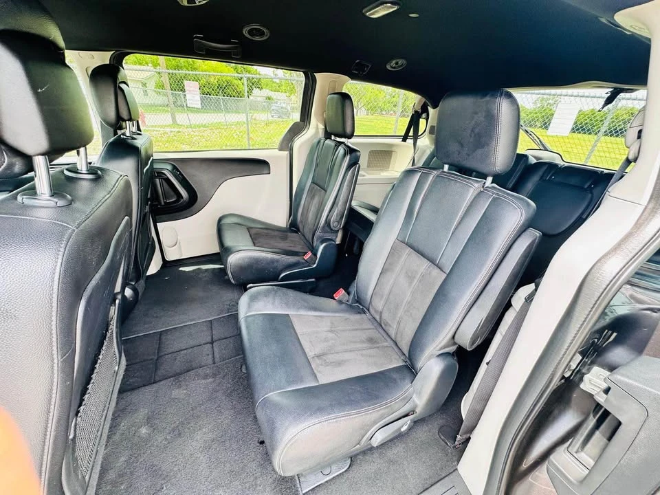 2019 Dodge Caravan - Image 5 of 15