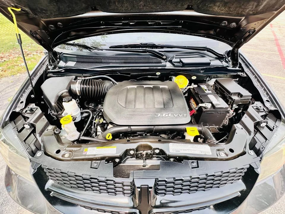 2019 Dodge Caravan - Image 6 of 15