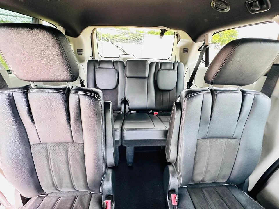 2019 Dodge Caravan - Image 11 of 15