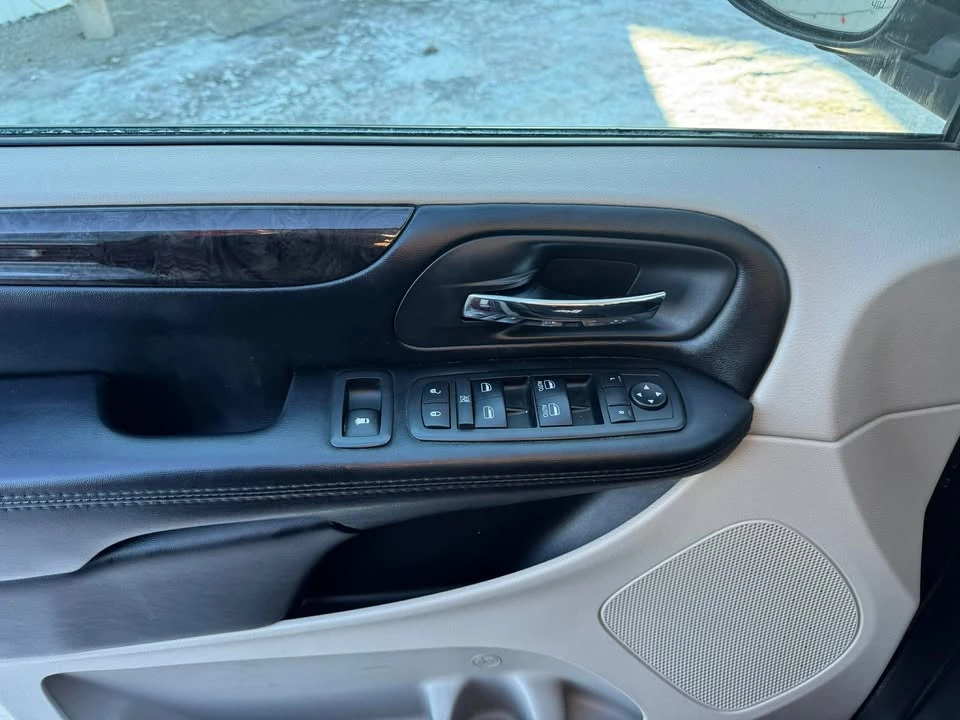 2019 Dodge Caravan - Image 15 of 19