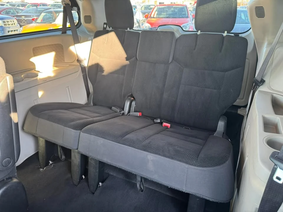 2019 Dodge Caravan - Image 16 of 19