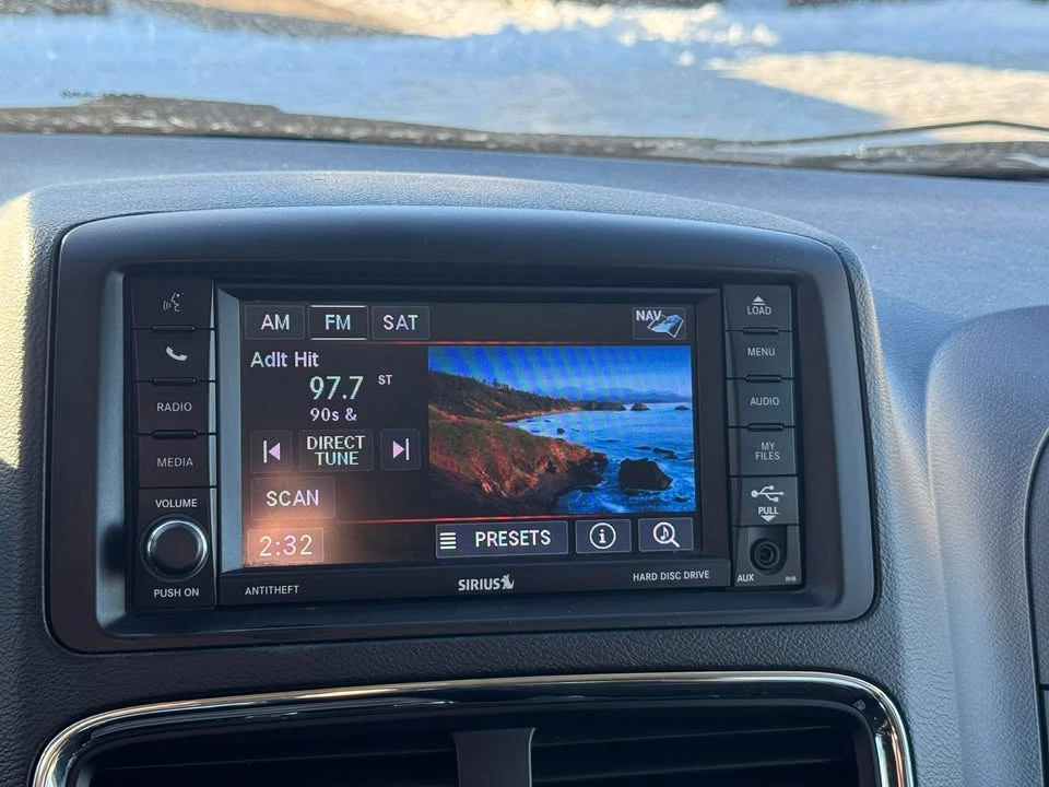 2019 Dodge Caravan - Image 11 of 19