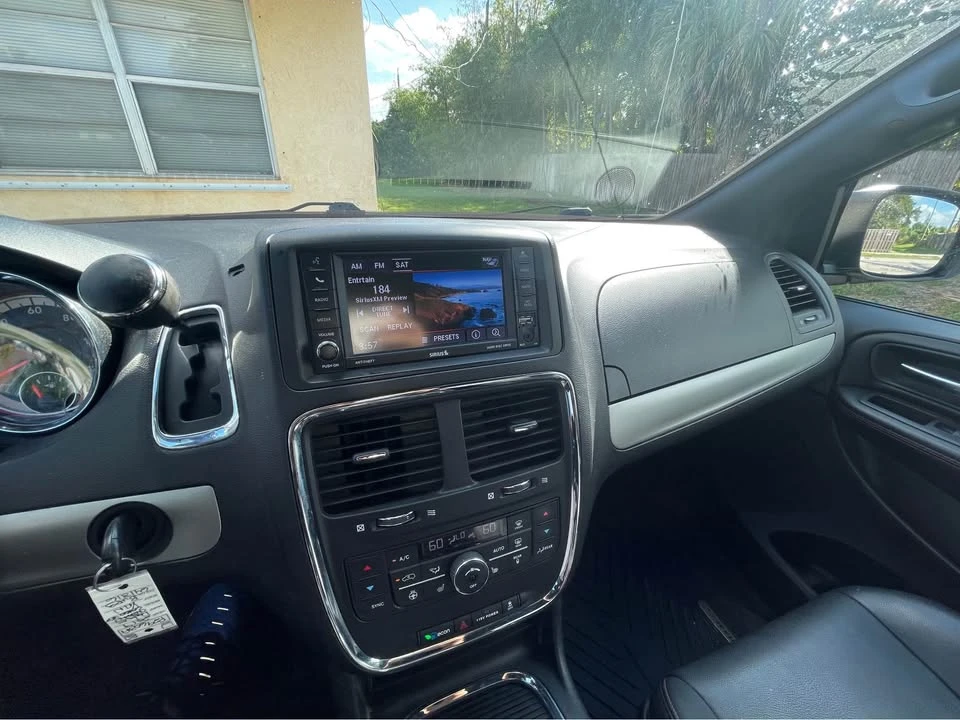 2019 Dodge Caravan - Image 9 of 9