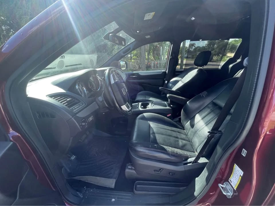 2019 Dodge Caravan - Image 7 of 9