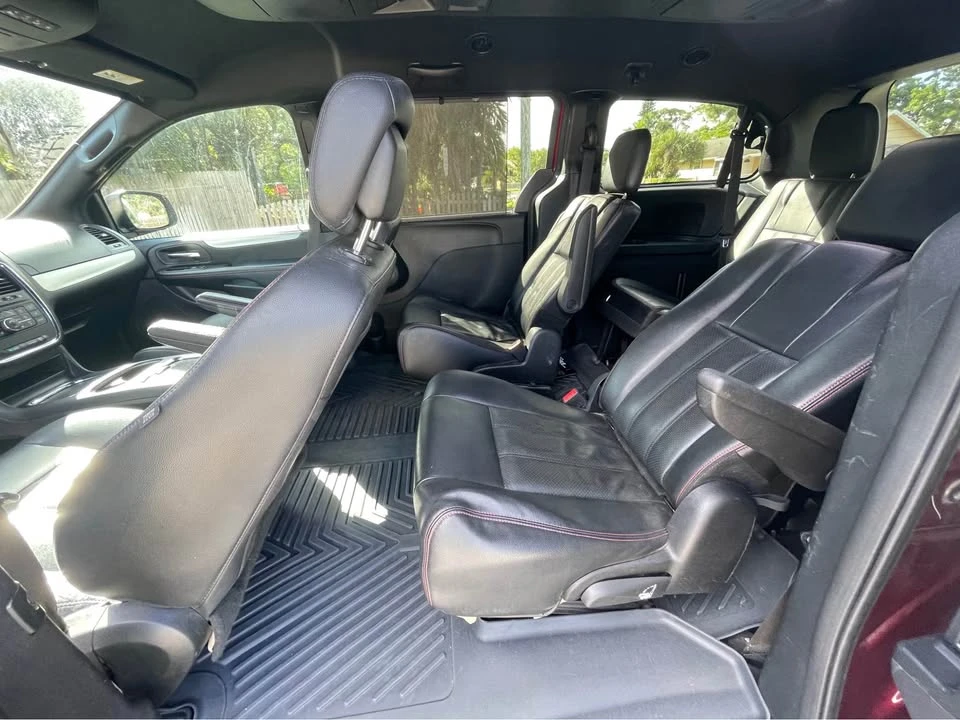 2019 Dodge Caravan - Image 8 of 9