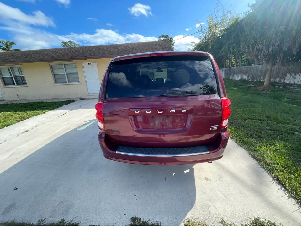 2019 Dodge Caravan - Image 3 of 9