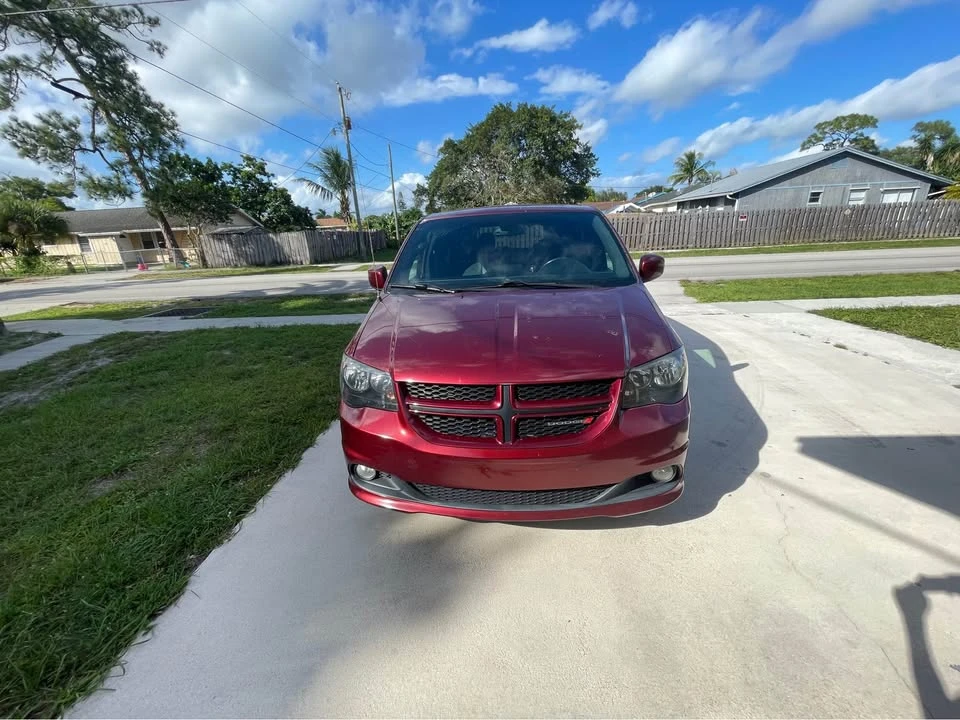 2019 Dodge Caravan - Image 6 of 9