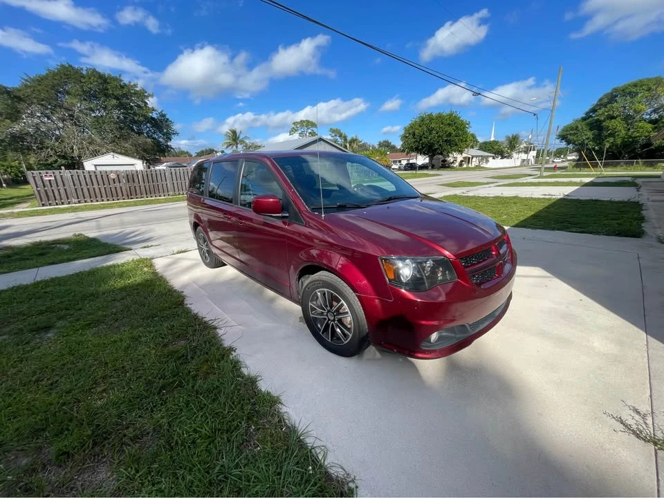 2019 Dodge Caravan - Image 5 of 9