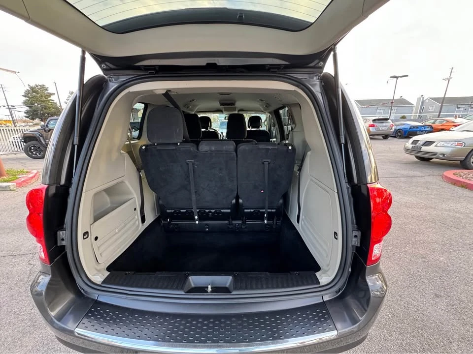 2019 Dodge Caravan - Image 6 of 15