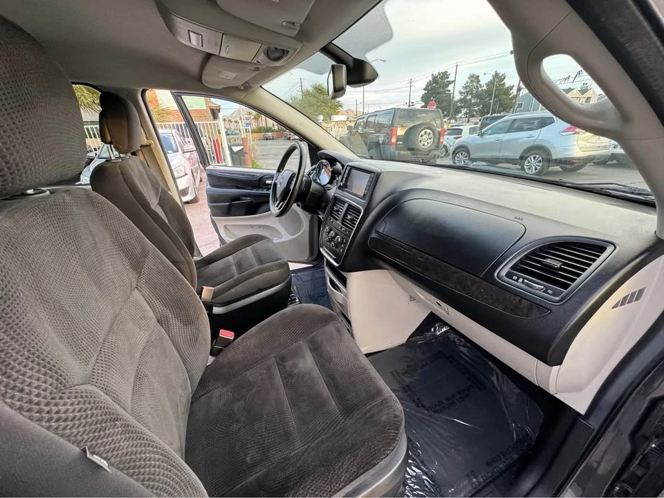 2019 Dodge Caravan - Image 11 of 15