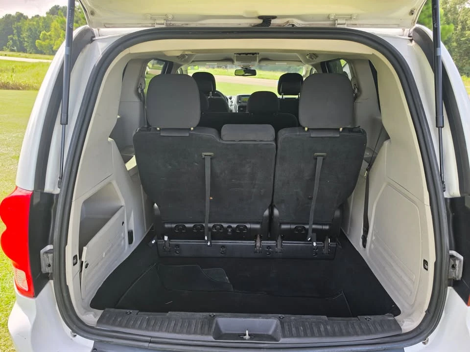 2019 Dodge Caravan - Image 17 of 19