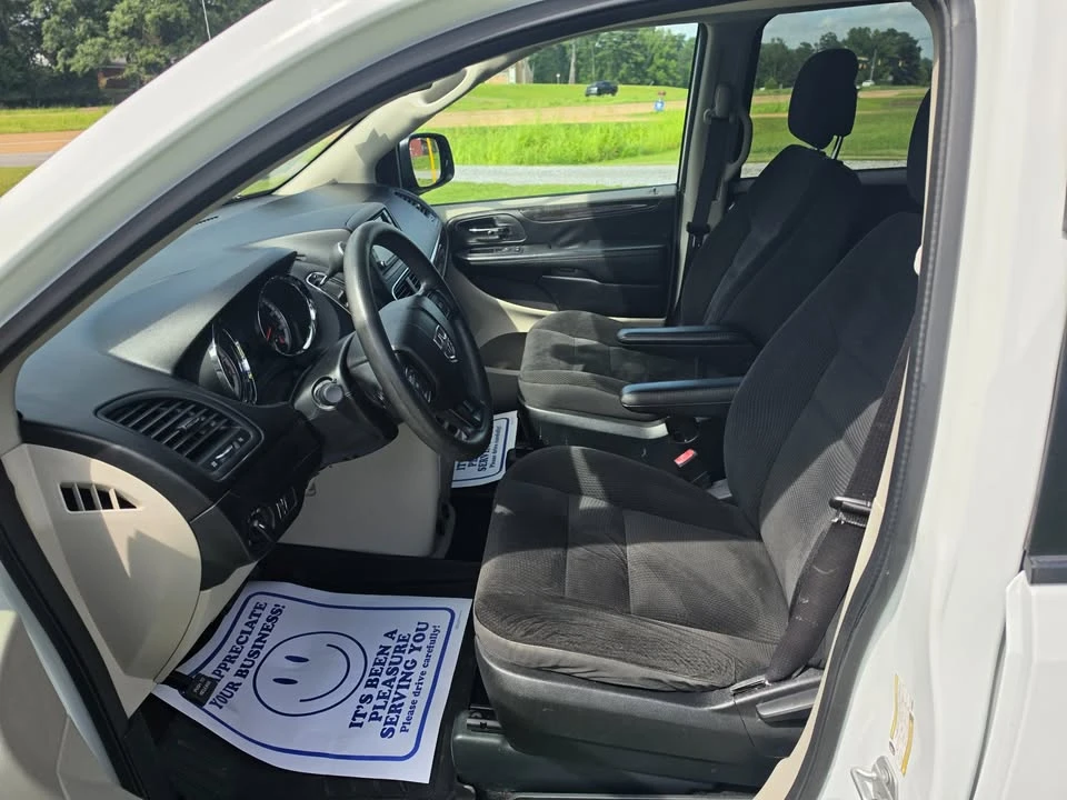 2019 Dodge Caravan - Image 5 of 19