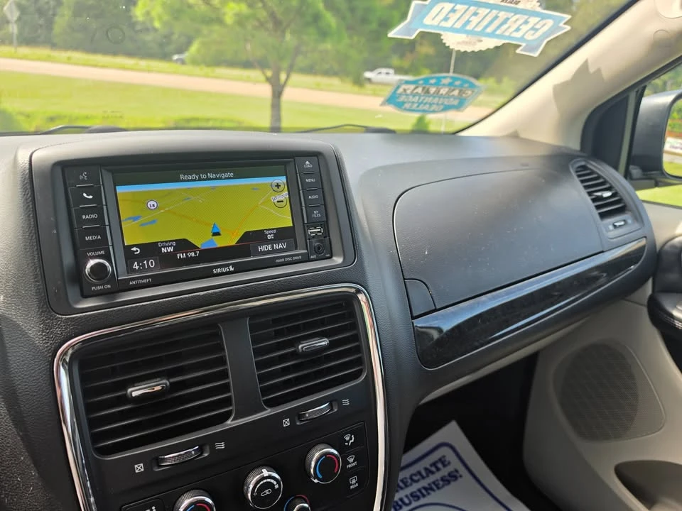 2019 Dodge Caravan - Image 13 of 19