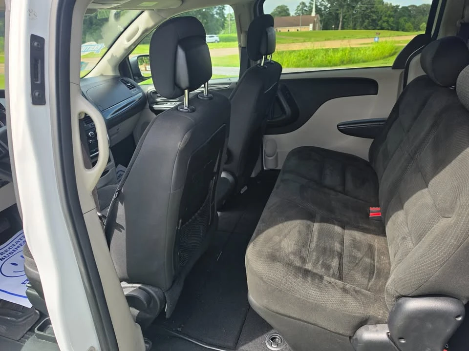 2019 Dodge Caravan - Image 6 of 19