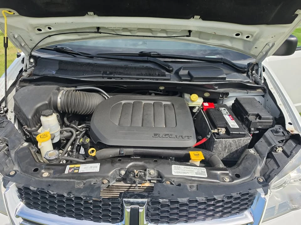 2019 Dodge Caravan - Image 16 of 19