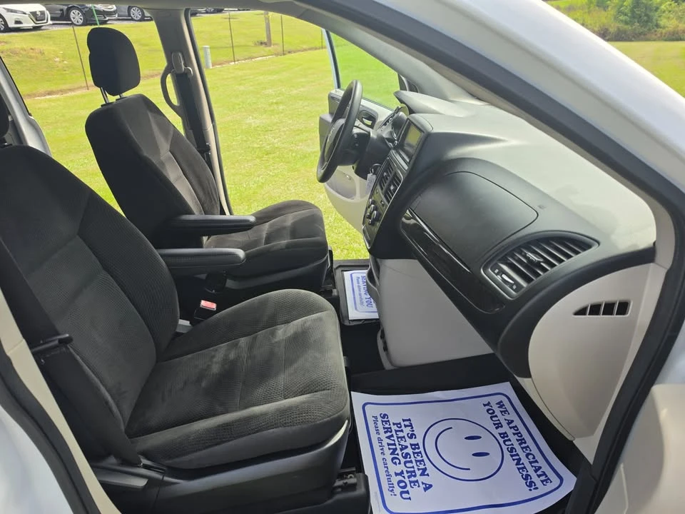 2019 Dodge Caravan - Image 7 of 19