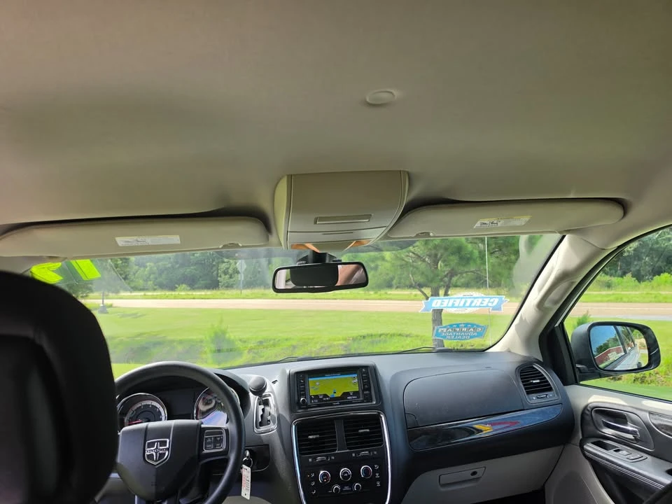 2019 Dodge Caravan - Image 15 of 19