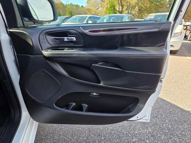 2019 Dodge Caravan - Image 18 of 20
