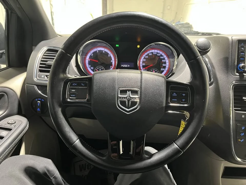 2019 Dodge Caravan - Image 13 of 20