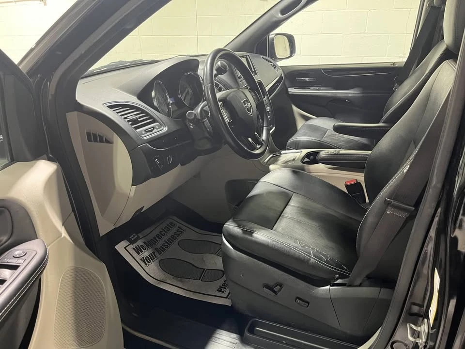 2019 Dodge Caravan - Image 16 of 20