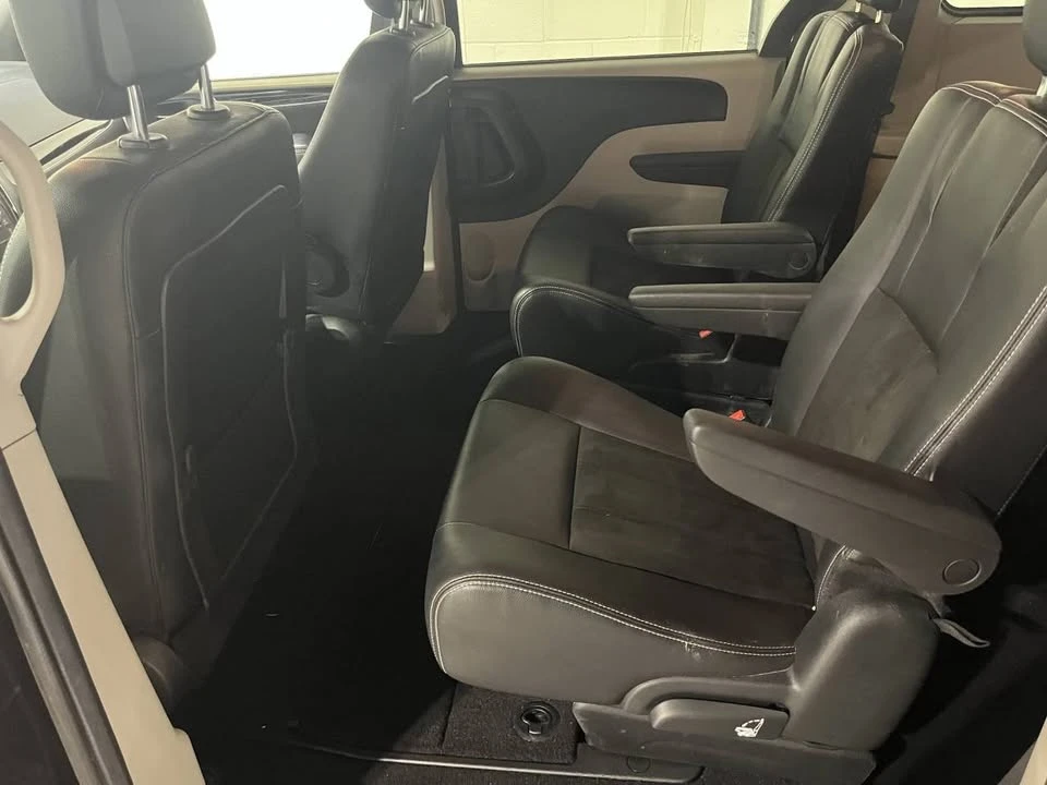 2019 Dodge Caravan - Image 18 of 20