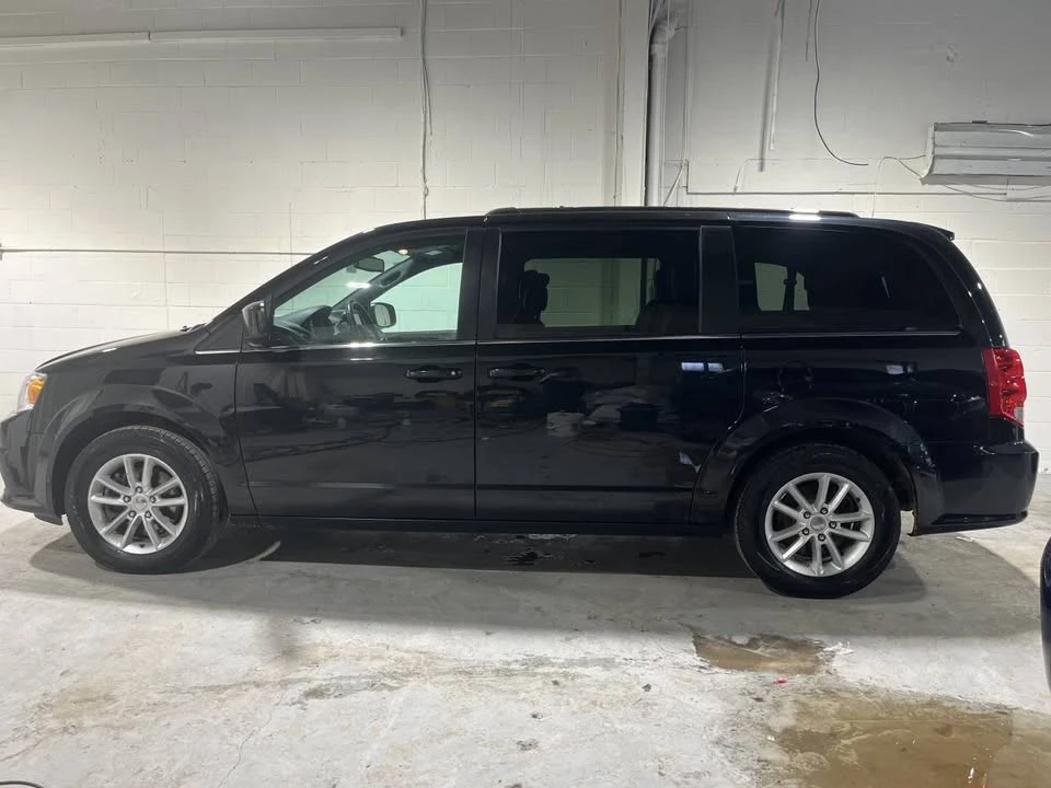 2019 Dodge Caravan - Image 2 of 20
