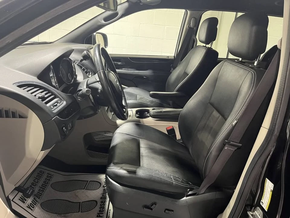 2019 Dodge Caravan - Image 17 of 20