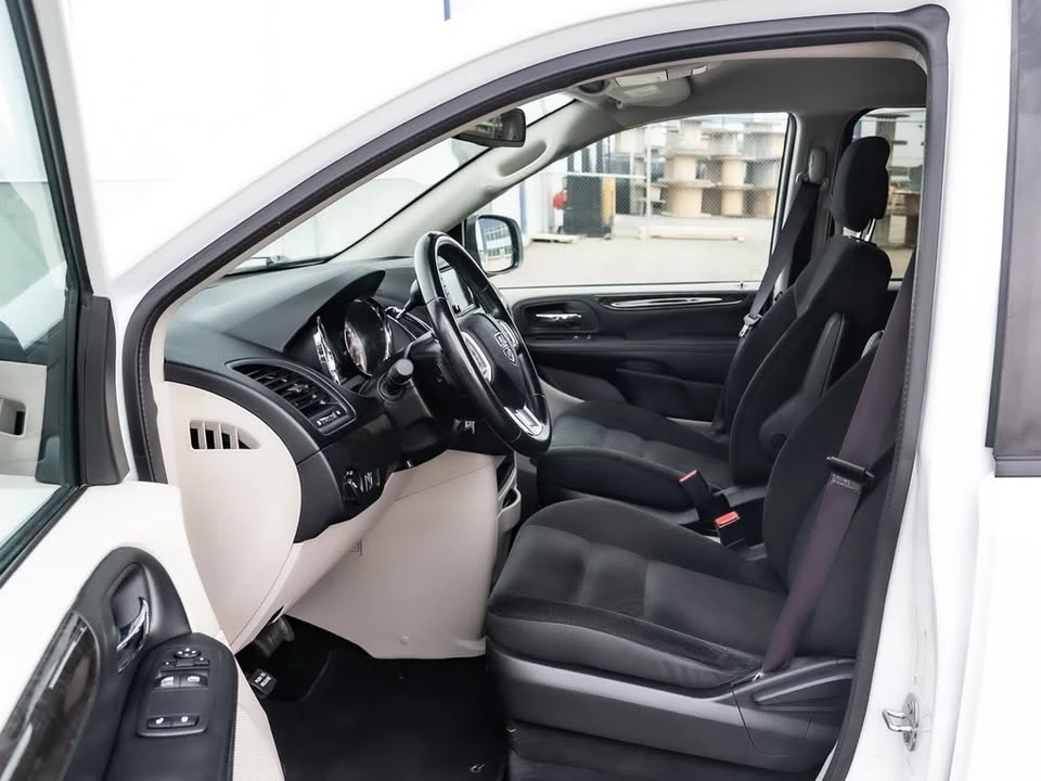 2019 Dodge Caravan - Image 17 of 19