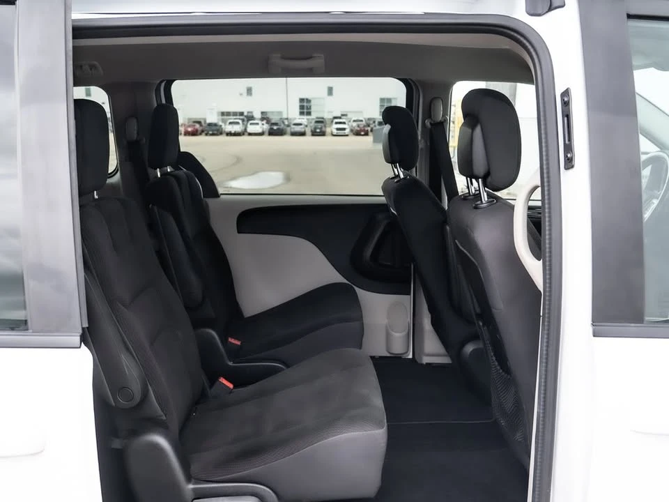 2019 Dodge Caravan - Image 18 of 19