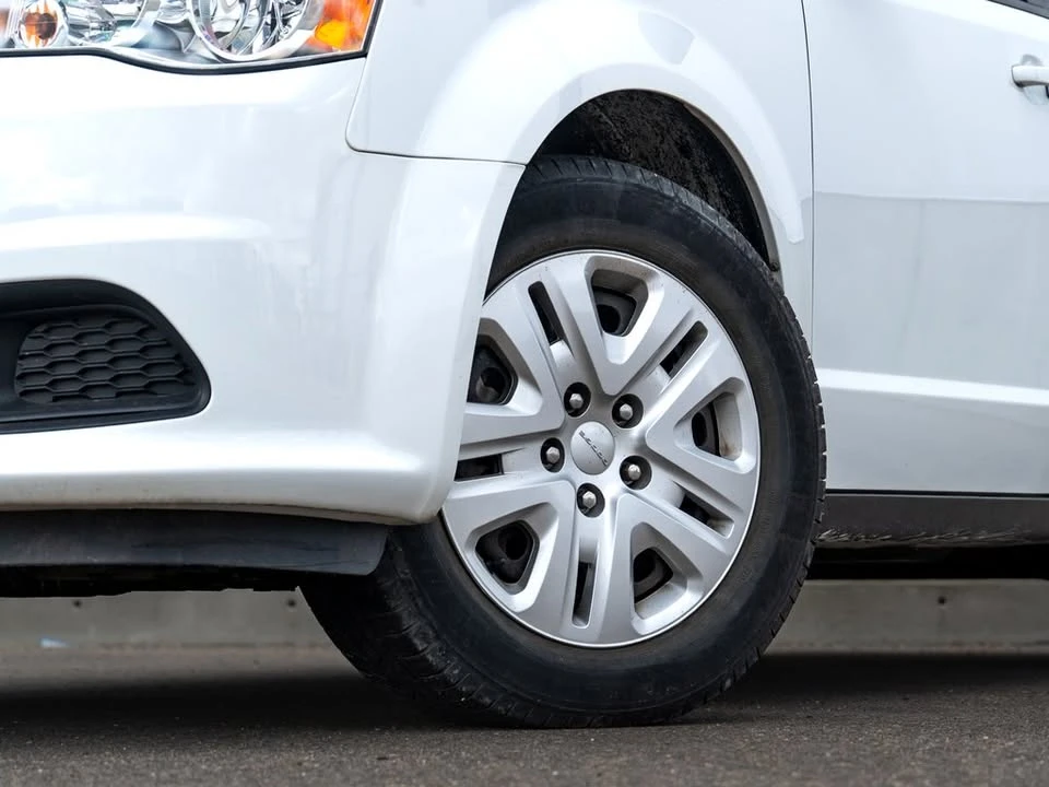 2019 Dodge Caravan - Image 2 of 19
