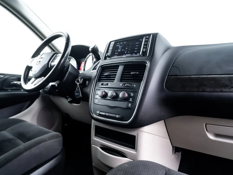 2019 Dodge Caravan - Image 16 of 19