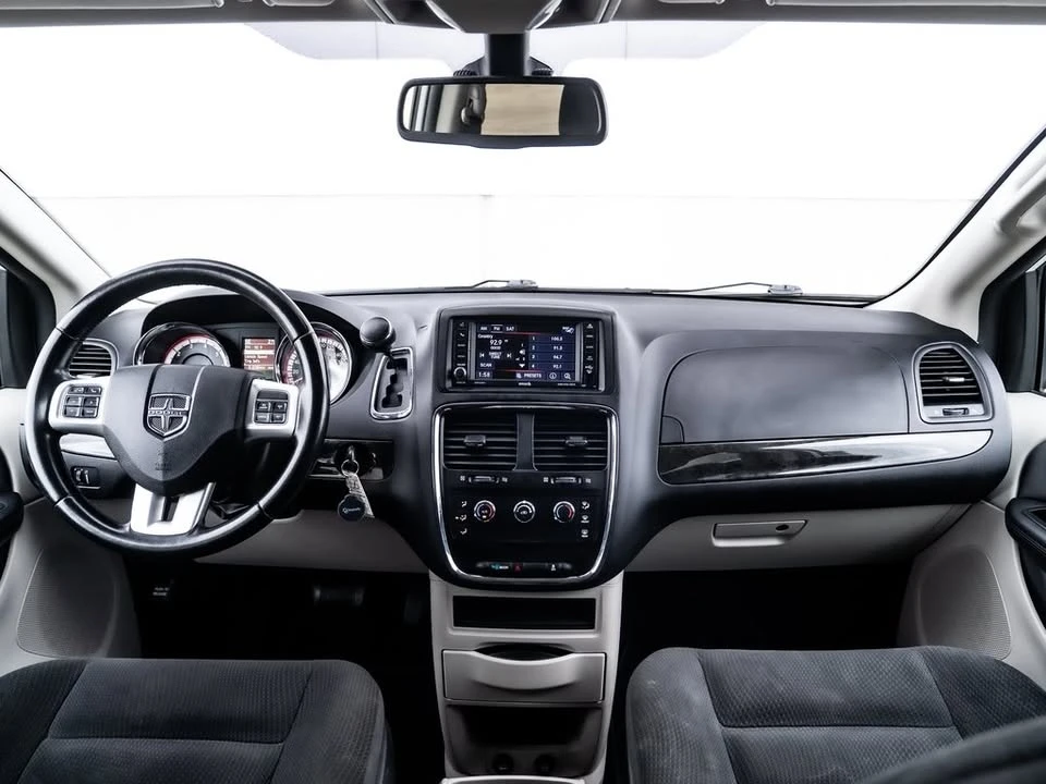 2019 Dodge Caravan - Image 10 of 19