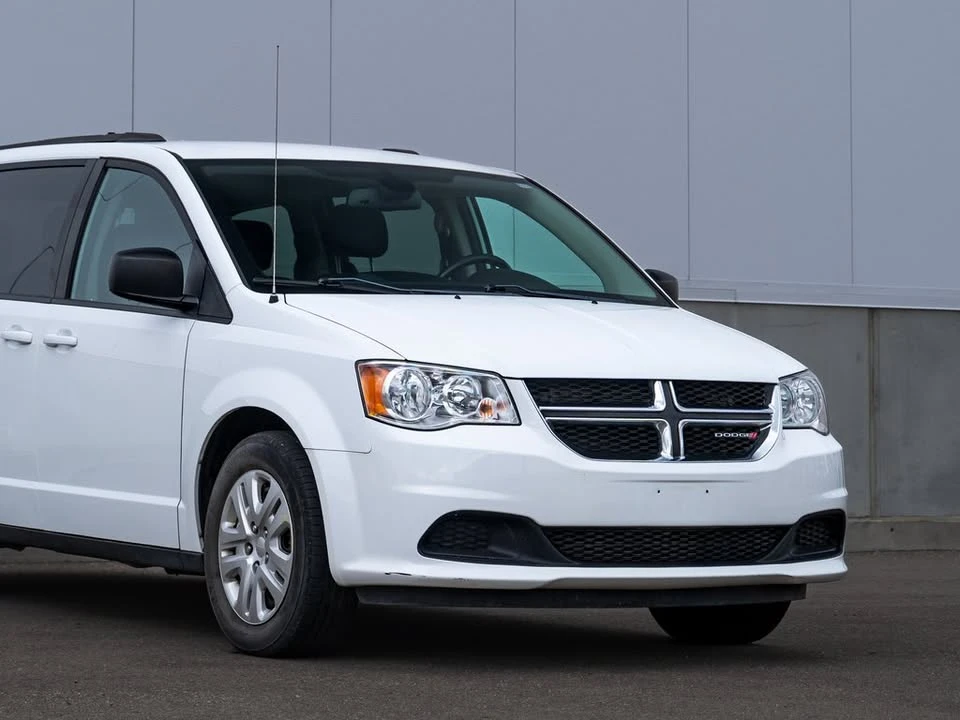 2019 Dodge Caravan - Image 4 of 19