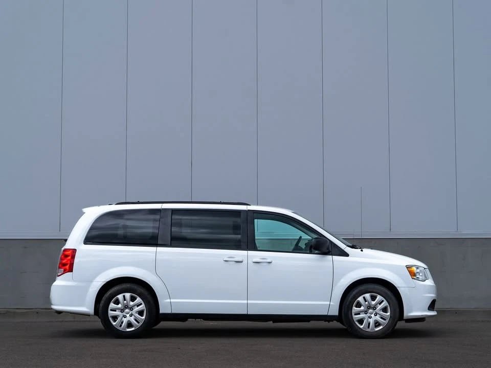 2019 Dodge Caravan - Image 5 of 19