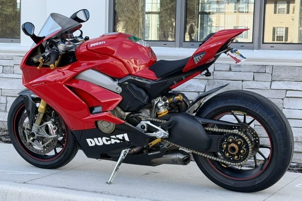 2019 Ducati V4 - Image 2 of 8