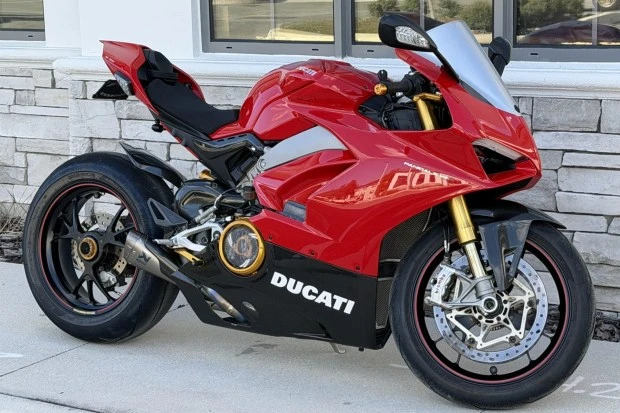 2019 Ducati V4 - Image 3 of 8