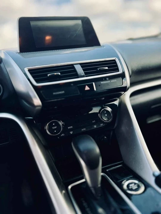 2019 Mitsubishi Eclipse Cross - Image 8 of 9