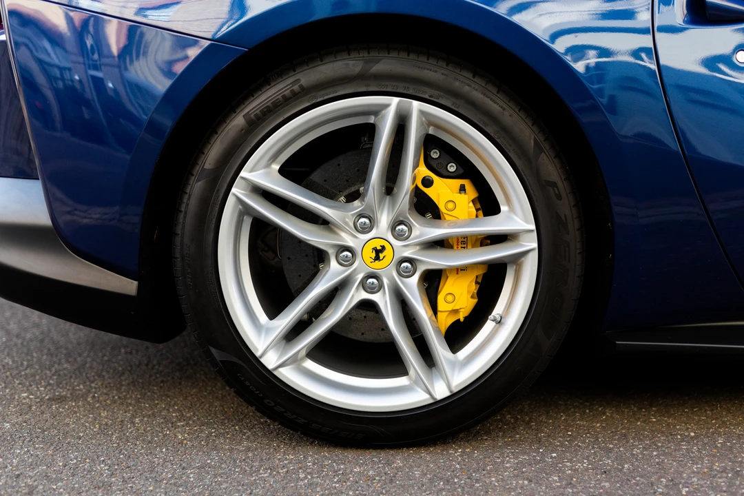 2019 Ferrari 812 Superfast - Image 17 of 31