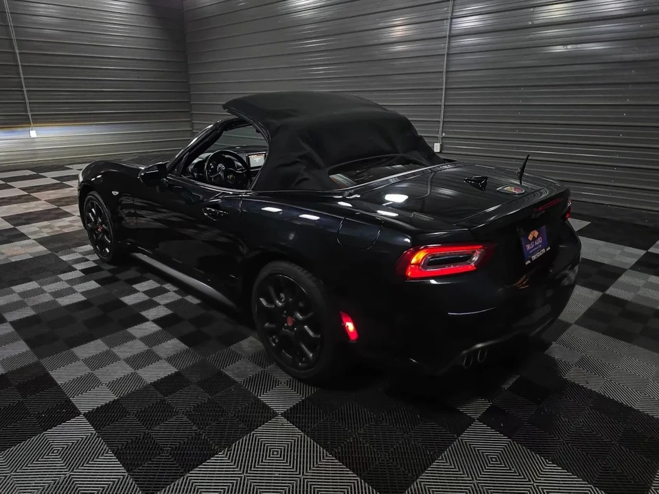 2019 Fiat 124 Spider - Image 10 of 12