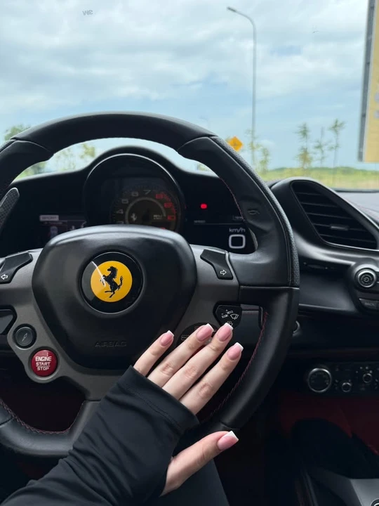 2019 Ferrari 488 - Image 6 of 7