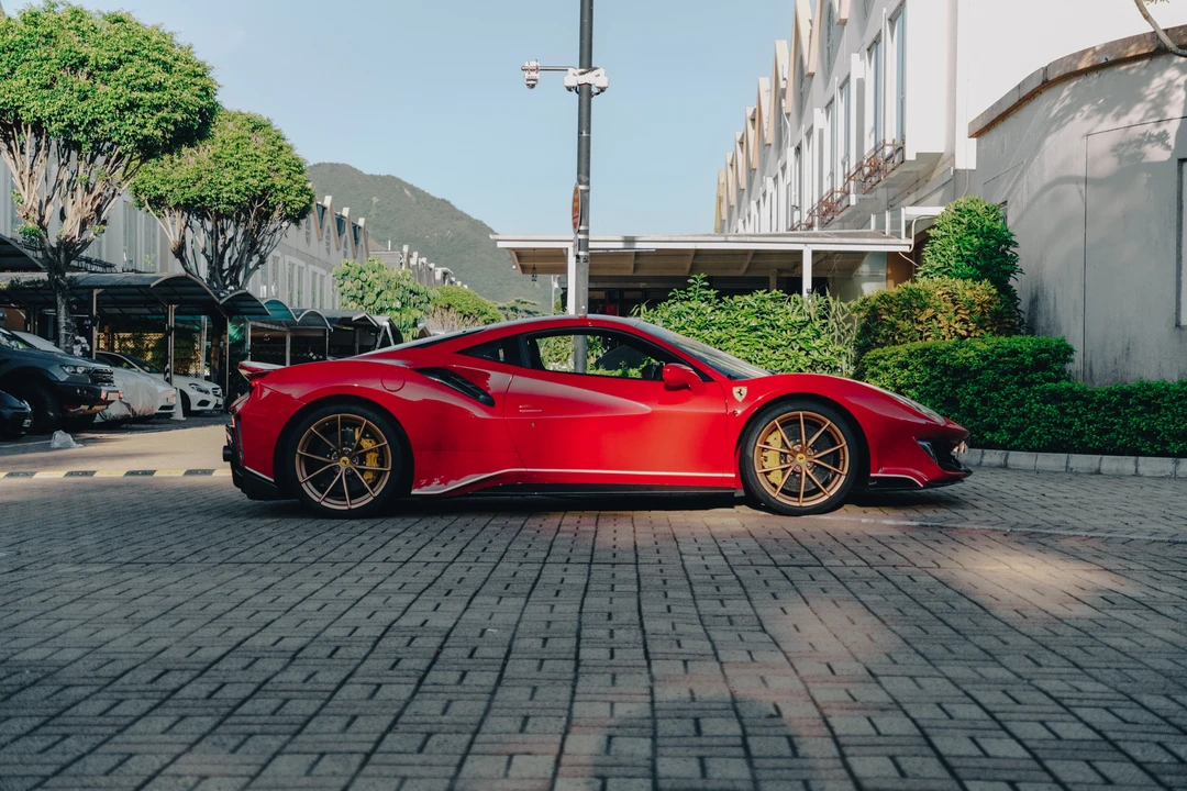 2019 Ferrari 488 Pista - Image 8 of 31