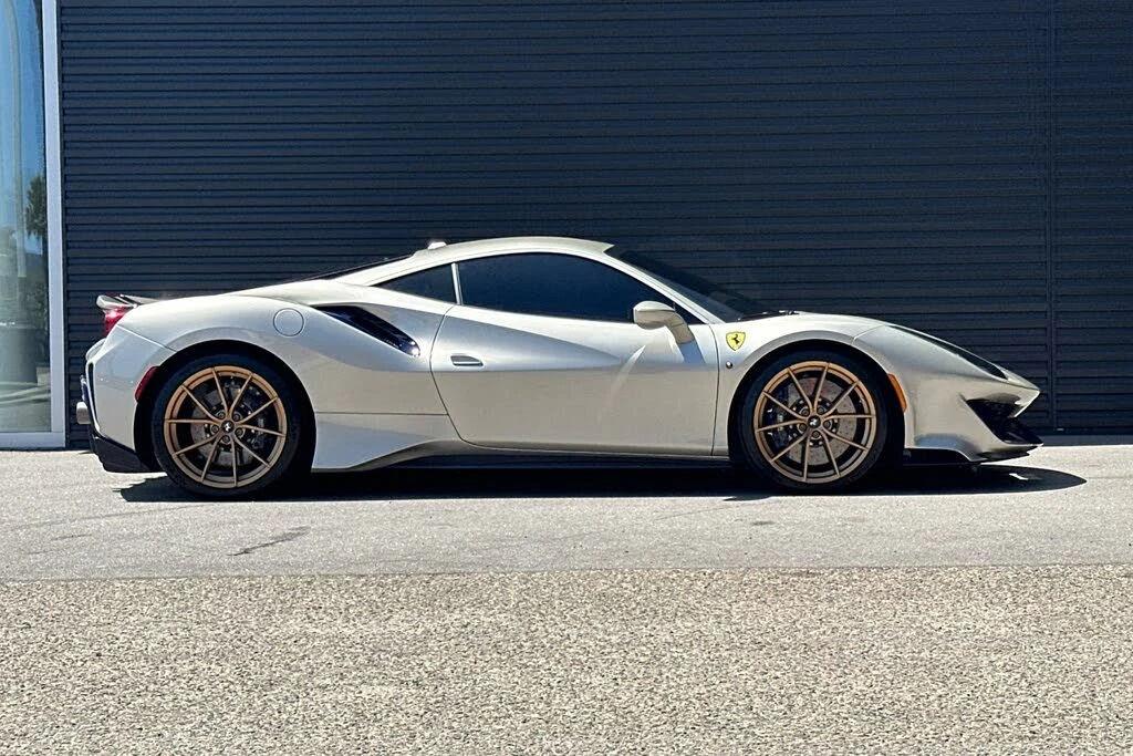 2019 Ferrari 488 Pista - Image 9 of 31