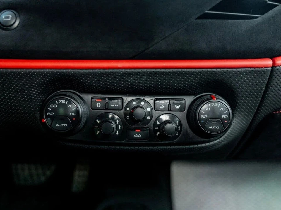 2019 Ferrari 488 Pista - Image 17 of 31