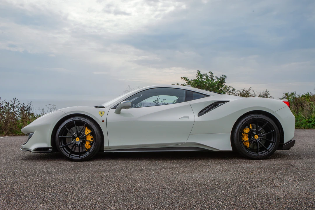 2019 Ferrari 488 Pista - Image 17 of 31