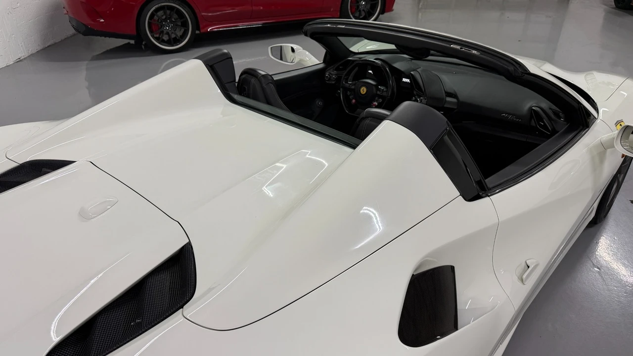 2019 Ferrari 488 Spider - Image 14 of 31