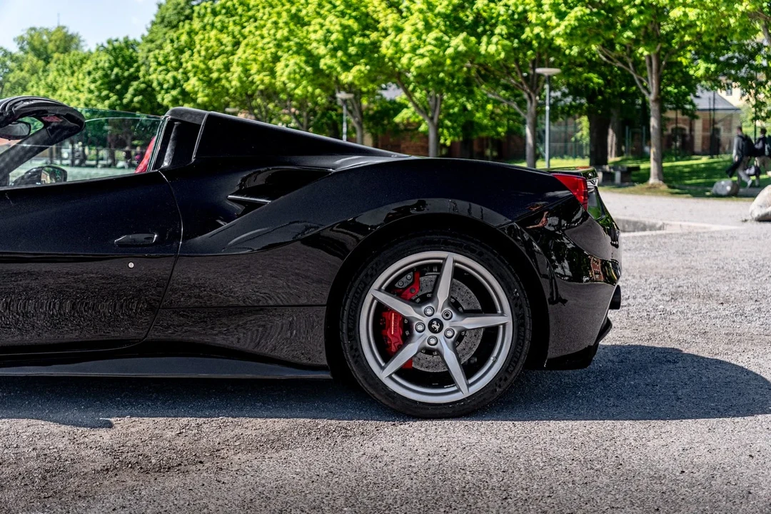 2018 Ferrari 488 Spider - Image 30 of 31