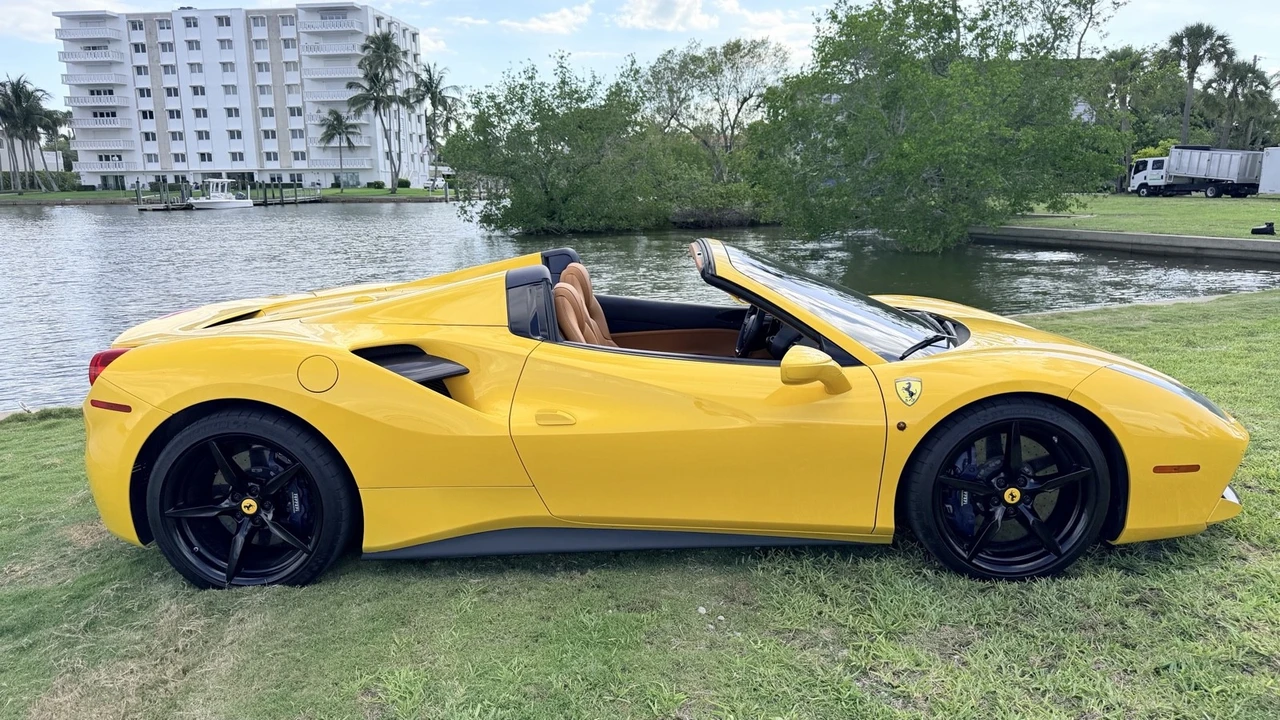 2019 Ferrari 488 - Image 5 of 16