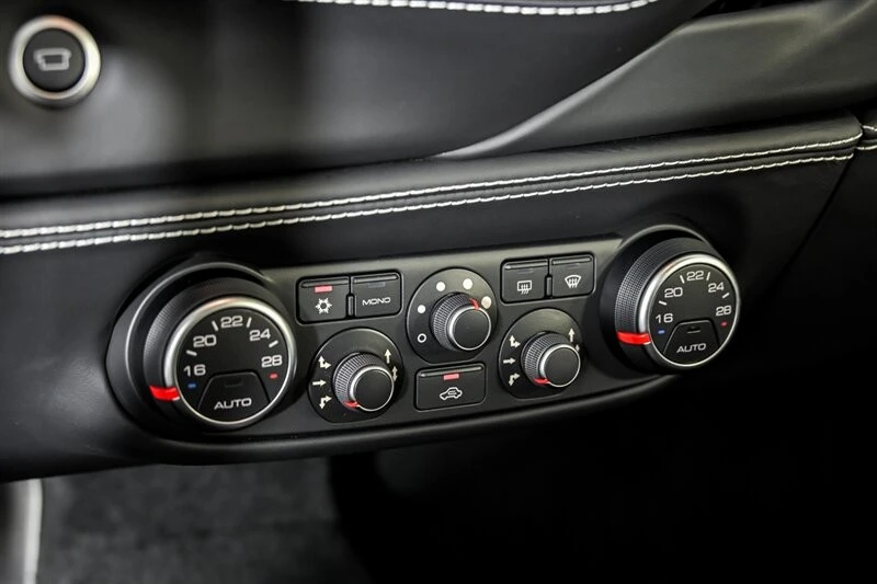 2019 Ferrari 488 - Image 29 of 31