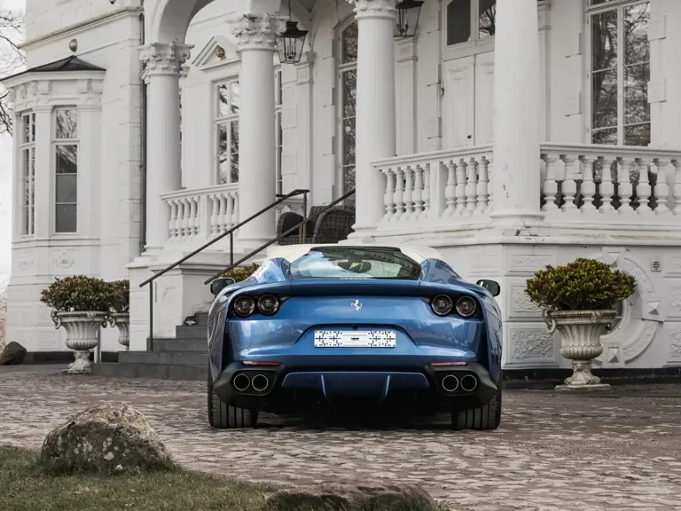 2019 Ferrari 812 Superfast - Image 9 of 31