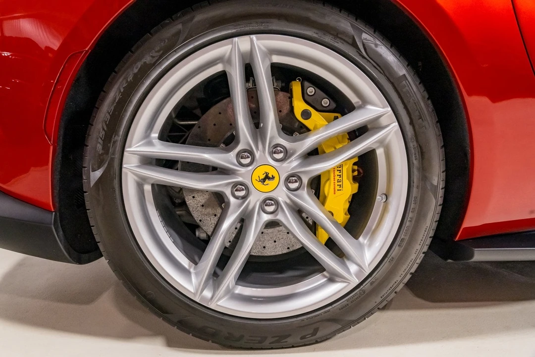 2019 Ferrari 812 Superfast - Image 15 of 31